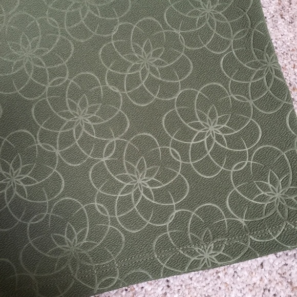 JUST ADDED ⭐️ LuLaRoe Cassie S - Picture 2 of 3